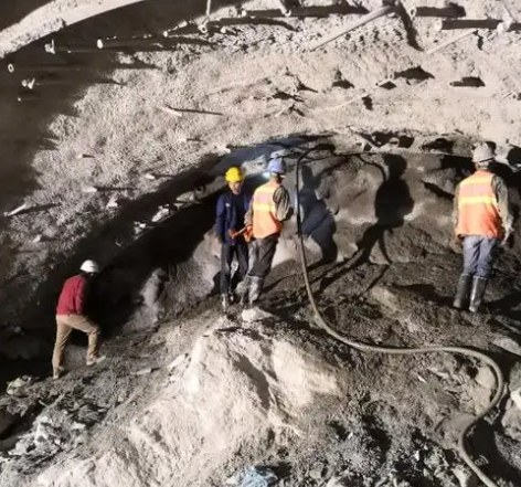 任县拱顶带模注浆料的施工流程及注意事项